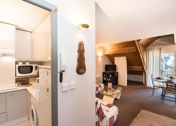 Apartman Duplex Ensoleille Pour 6 Pers Avec Balcon, Parking Et Proche Des Remontees Mecaniques A Lary - Fr-1-296-265 *