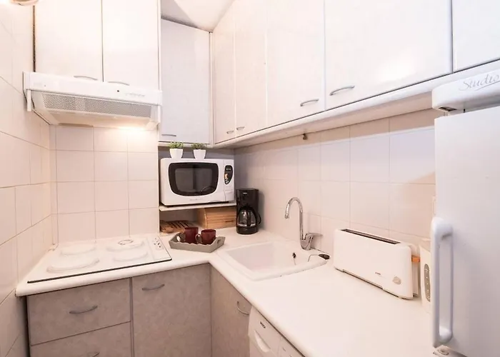 Duplex Ensoleille Pour 6 Pers Avec Balcon, Parking Et Proche Des Remontees Mecaniques A Lary - Fr-1-296-265 Apartman